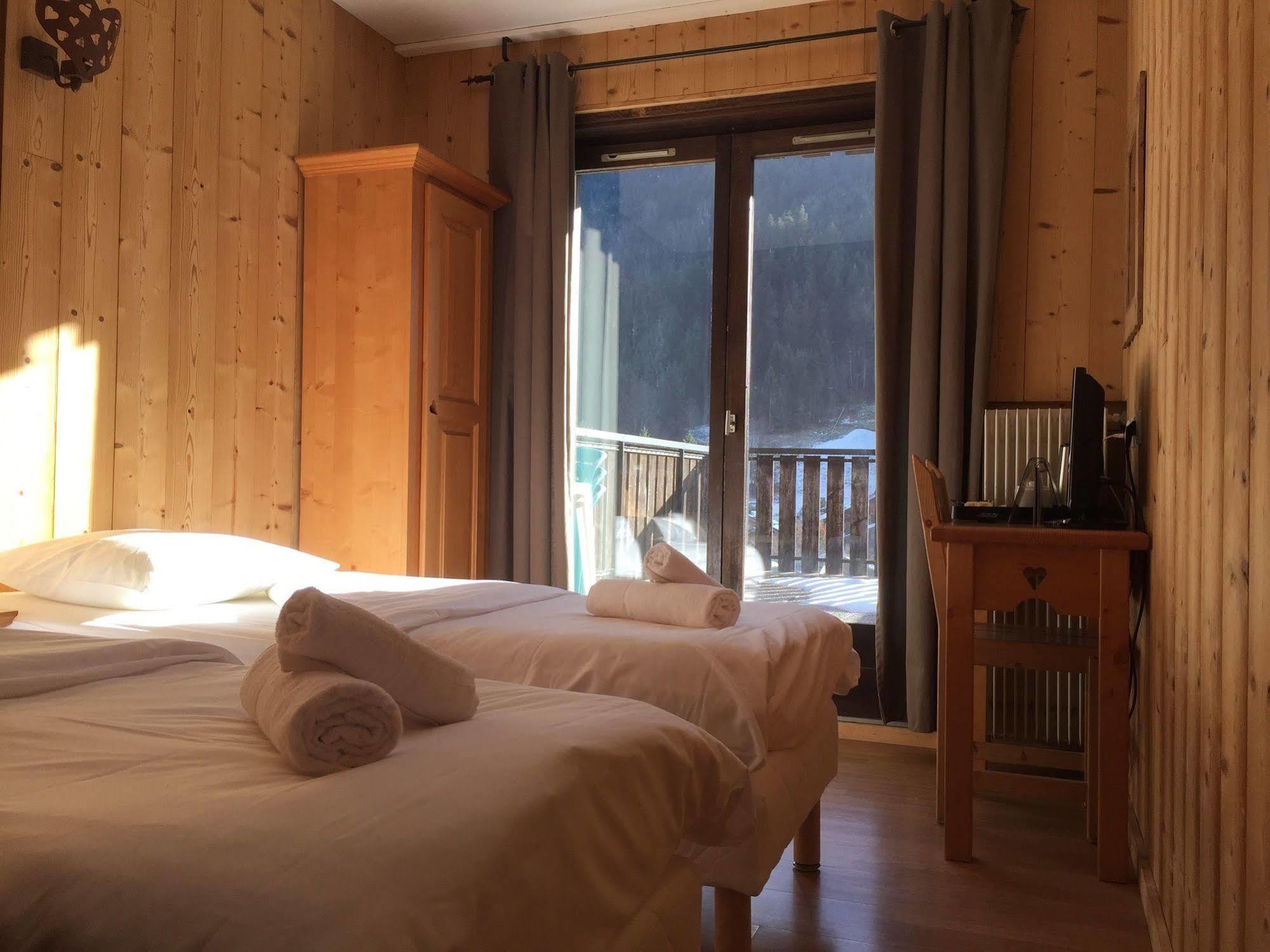 Hotel Les Combelles Шатель Экстерьер фото